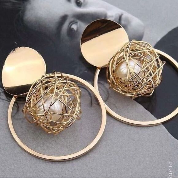 JUST IN❤️Gold Geometric Earrings with Pearls Double-Circle Design - Picture 3 of 3